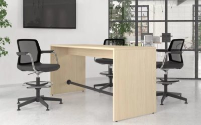 Light stol s pločastim nogama Light