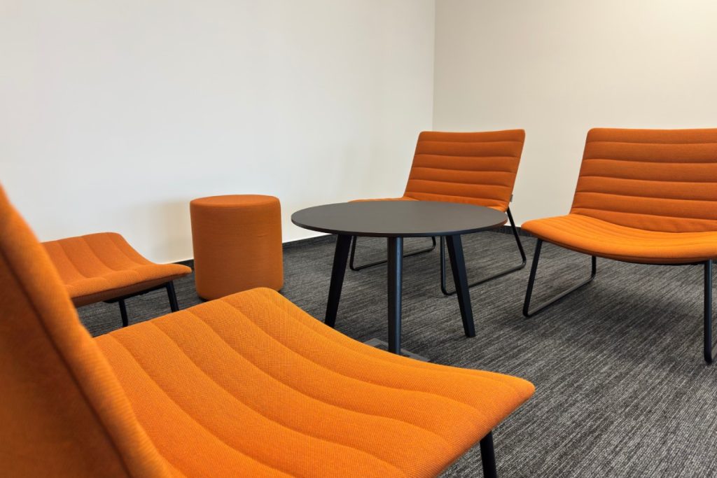 IPS Energy Luatech lounge uredski namještaj