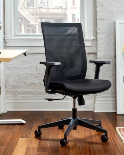 Crna stolica za ured 150