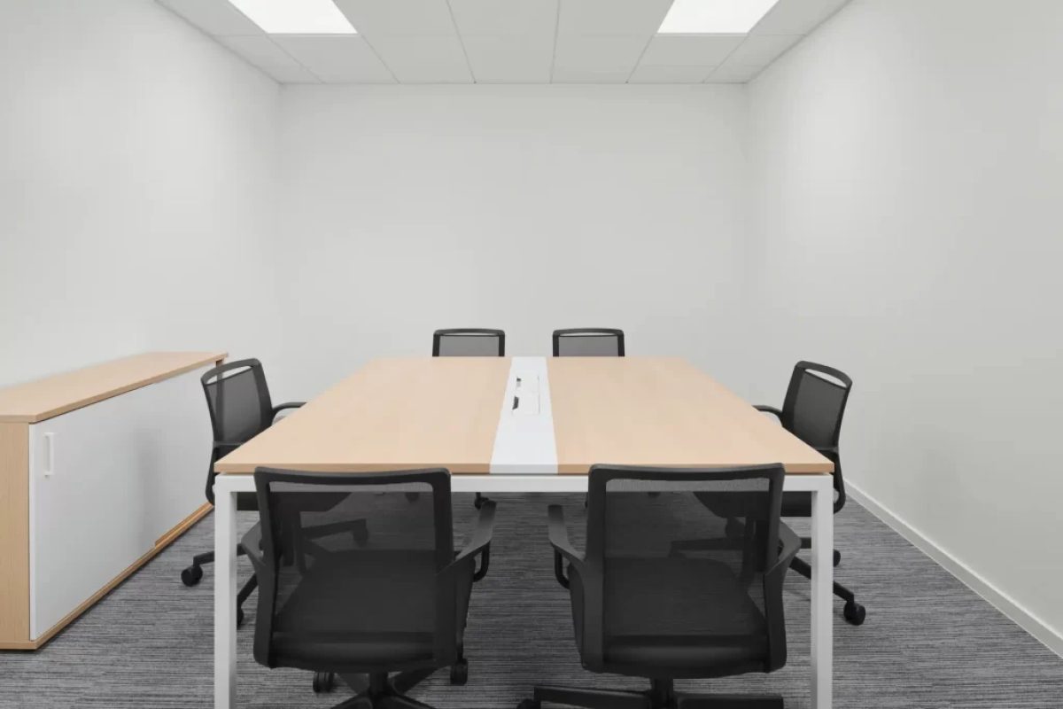 minimalistički dizajn uredske sobe
